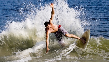 kaiyun.com-奇趣足球：场上出现的那些搞笑瞬间，搞笑足球游戏视频