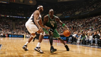 开云官方平台-“英超强队遭遇挑战，争冠局势进入关键期”，“英超”